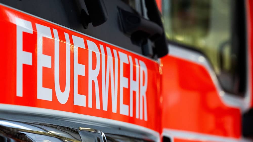 Die Feuerwehr konnte den Schwelbrand im Klinikum löschen und ein Übergreifen auf benachbarte Zimmer verhindern. (Symbolfoto)  / Foto: Soeren Stache/dpa