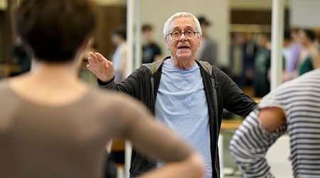 Choreograph John Neumeier hat sein Ballett «Nijinski» für die Semperoper neu entworfen. (Archivbild) / Foto: Marcus Brandt/dpa