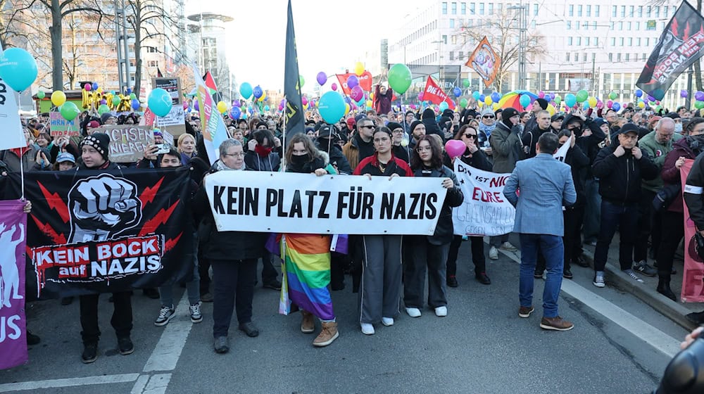 Sta ludźi wobdźěla so w Kamjenicy na demonstracijach. / Foto: Jan Woitas/dpa