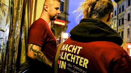 The "night mediators" of Neustadt in conversation. / Photo: Arvid Müller/dpa-Zentralbild/dpa