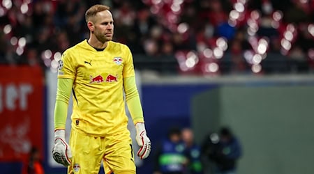 Aún no está claro si Peter Gulacsi, portero del Leipzig, podrá jugar contra el Leverkusen. / Foto: Jan Woitas/dpa