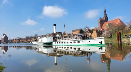 Der Dampfer Dresden in Tangermünde. Foto: Weiße Flotte Sachsen  GmbH/Kai Wapenhans