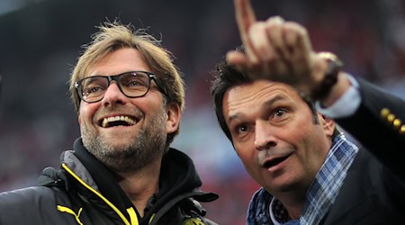 Zwjaza dołhe přećelstwo: Jürgen Klopp (l.) a Christian Heidel. / Foto: Fredrik von Erichsen/dpa