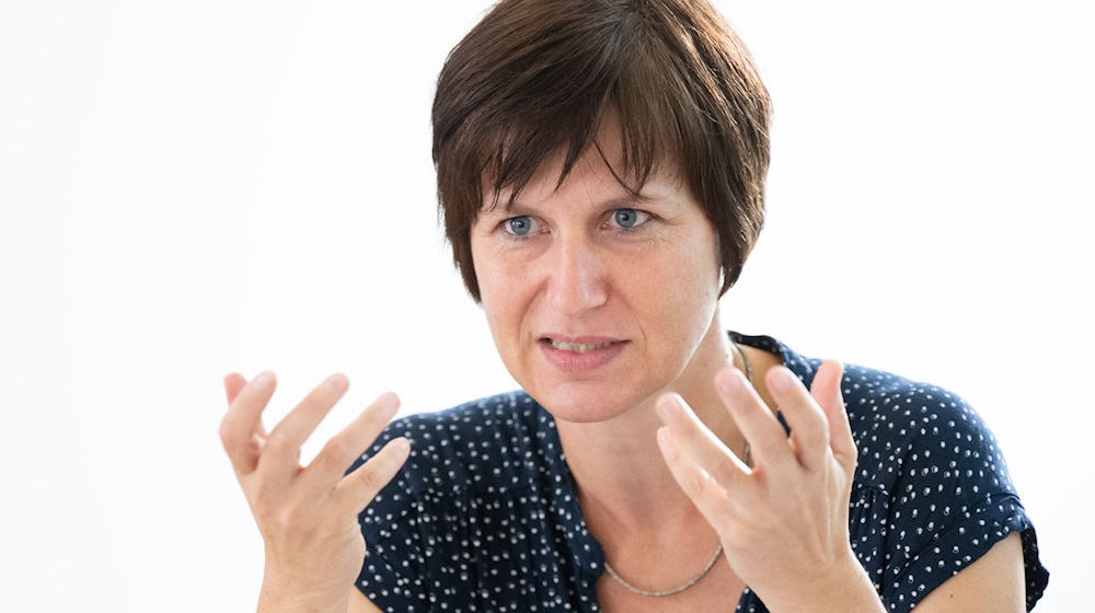 La vicepresidenta del GEW, Claudia Maaß, critica que se presente a los empleados a tiempo parcial y a los profesores de más edad como "chivos expiatorios" del deterioro de la oferta docente (foto de archivo). / Foto: Sebastian Kahnert/dpa