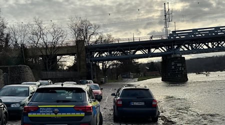 Auch Hochwasser kann gefährlich werden: Der Elbeparkplatz in Bahnhofsnähe in Meißen. Foto: Ulf Mallek