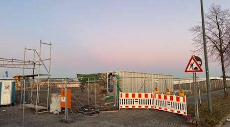 Der Bau der TSMC-Ansiedlung in Dresden-Nord an der Grenze zum Landkreis Meißen hat begonnen. Foto: Ulf Mallek