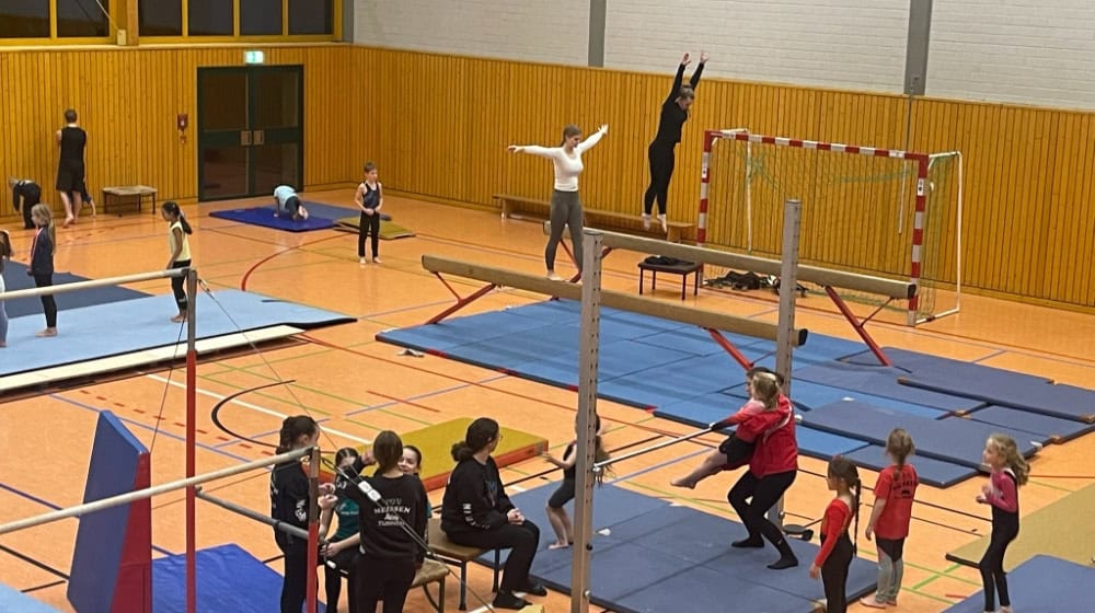 Letztes Training vor den Wettkämpfen: Junge Sportler in der Turnhalle der Afra-Grundschule Meißen. Foto: Mallek