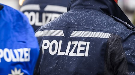 Bis Ende Juni 2024 muss das Polizeivollzugsdienstgesetzes laut einer Entscheidung des sächsischen Verfassungsgerichtshofes angepasst werden (Symbolbild). / Foto: Robert Michael/dpa