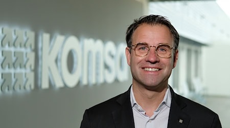 Komsa CEO Pierre-Pascal Urbon does not want to extend his contract and is leaving the company. (Archive image) / Photo: Sebastian Willnow/dpa-Zentralbild/dpa