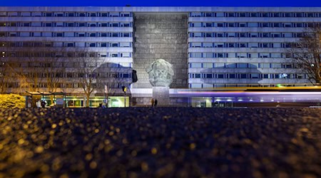 Skutkowanišćo wulkeje zahajenskeje show je nadregionalnje znaty Marx-Monument města (archiwny wobraz) / Foto: Hendrik Schmidt/dpa