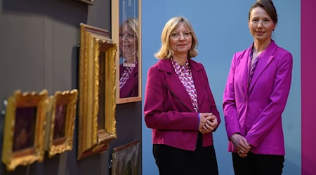 Annika Weise, Kuratorin des Max-Pechstein-Museums, und Petra Lewey, Leiterin der Kunstsammlungen Zwickau, präsentieren das neue Ausstellungsquartier in Zwickau.  / Foto: Hendrik Schmidt/dpa