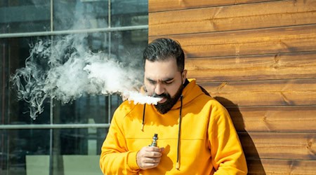 Vapen mit Nikotinsalz-Liquids: Höhere Nikotinkonzentration, weniger Throat-Hit. / Bild von mohamad hajizade auf Unsplash.com