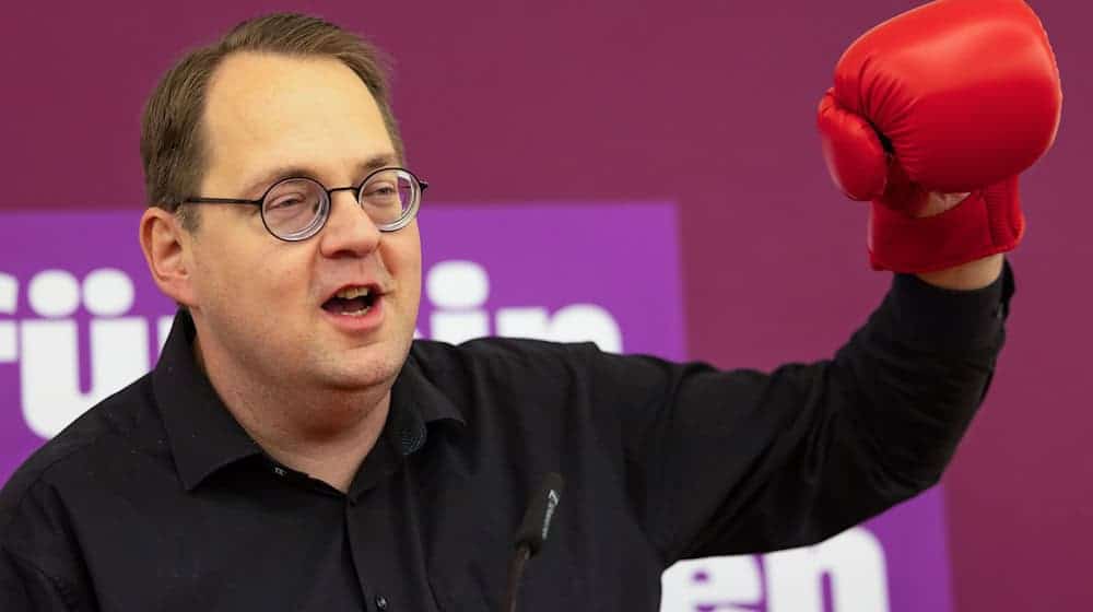 Sören Pellmann nawjeduje lisćinu sakskeje Lěwicy k wólbam zwjazkoweho sejma. / Foto: Jürgen Lösel/dpa