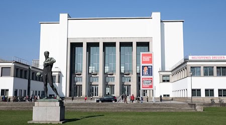 Spjećowanje přećiwo planowanym skrótšenjam pola Drježdźan kulturnych zarjadnišćow. (Archivbild) / Foto: Sebastian Kahnert/dpa