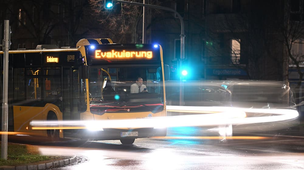 Nach einem Bombenfund beginnen umfassende Evakuierungen in Dresden. / Foto: Robert Michael/dpa