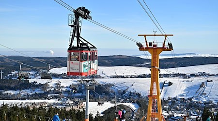 Los deportes de invierno siguen siendo posibles a pesar del tiempo más suave. (Imagen de archivo) / Foto: Hendrik Schmidt/dpa