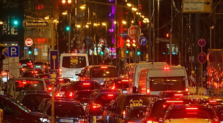 Study: Driving in Dresden and Leipzig is becoming less attractive. (Archive image) / Photo: Andreas Arnold/dpa