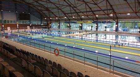 Symbolbild Schwimmhalle / pixabay ksaha