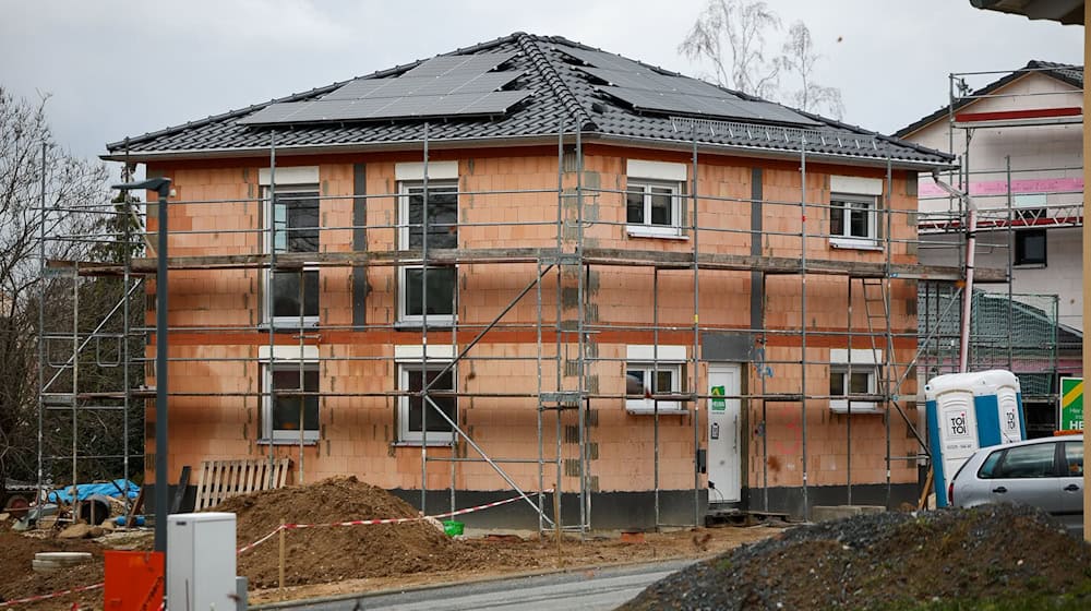 In the years under review, the Saxon real estate market was characterized by persistently high demand for housing - in urban centers, but also in rural regions / Photo: Jan Woitas/dpa