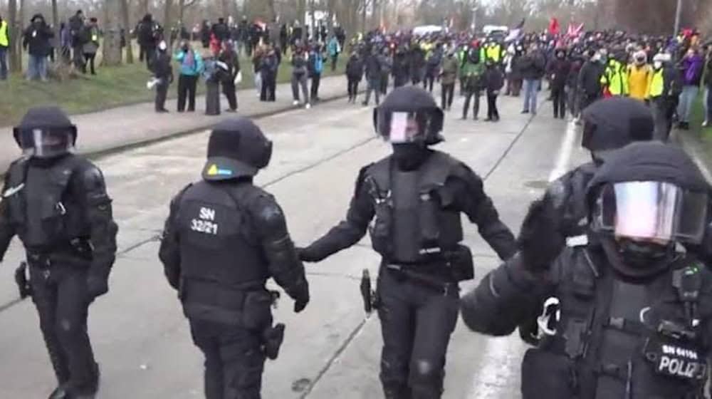 Riesa zum AfD-Parteitag: "Es ging darum, sich mit der Polizei anzulegen." Foto: Langerfeld