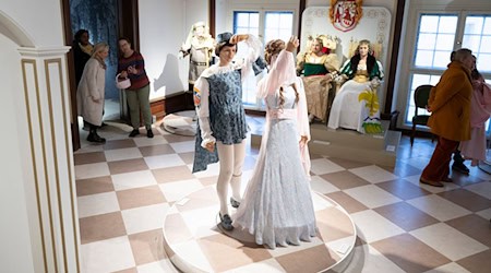 The "Cinderella" show at Moritzburg Castle makes the hearts of fans of the classic fairytale film beat faster (archive photo) / Photo: Sebastian Kahnert/dpa