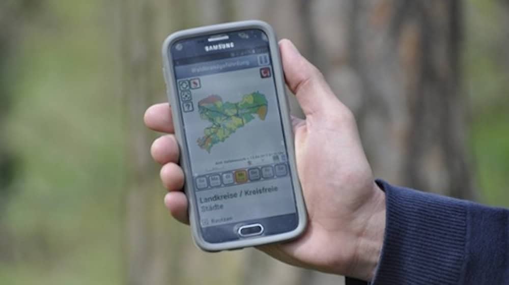 Alle Informationen zur aktuellen Waldbrandgefahr und dem richtigen Verhalten bietet schnell, unkompliziert und kostenlos die mobile App »Waldbrandgefahr Sachsen« von Sachsenforst. Foto: Sachsenforst