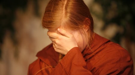 Junge verzweifelte Frau