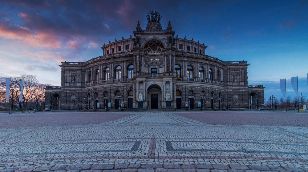 Semperoper im Dunkeln – ein Vorgeschmack auf drohende Kürzungen? / Bild: Pixabay