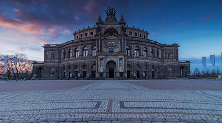 Semperoper Dresden bei Nacht
