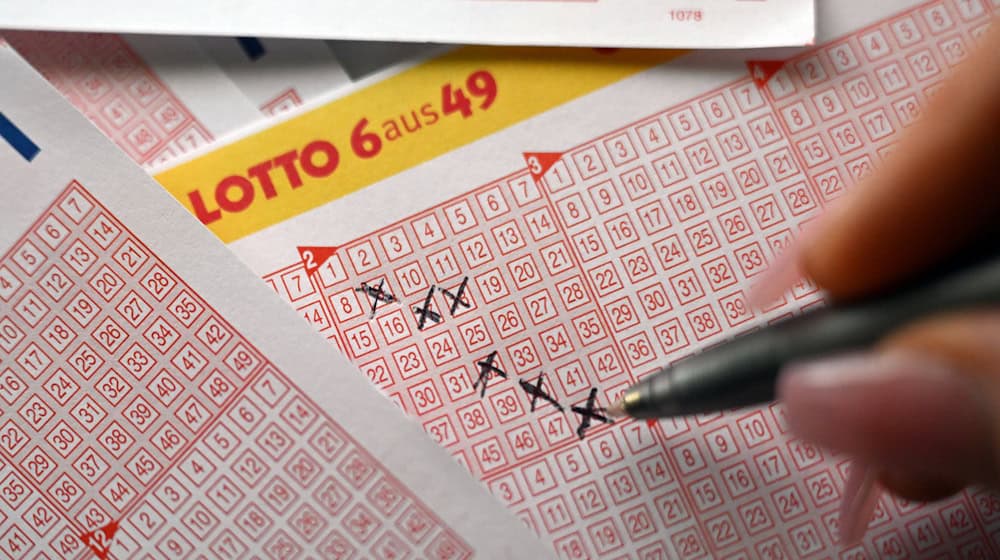 Two players from Saxony have each won millions. (Symbolic image) / Photo: Federico Gambarini/dpa