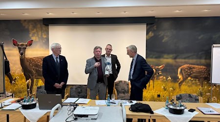 In der Diskussionspause: Fraktionschef Ulrich Reusch, Radebeuls OB Bert Wendsche, Landrat Ralf Hänsel und Minister Armin Schuster. Foto: CDU Meißen