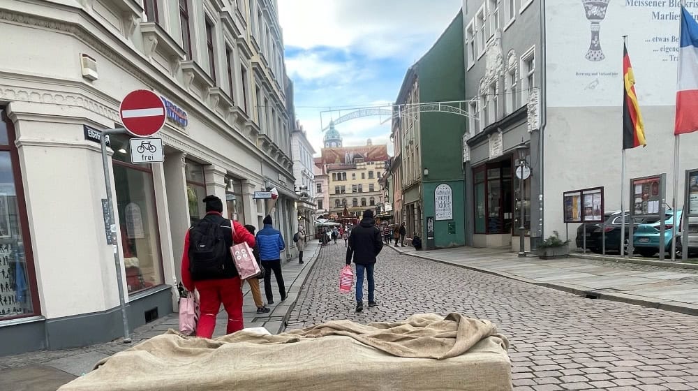 Blick in die Elbstraße von Meißen. Die Geschäfte dürfen an vier Sonntagen in diesem Jahr öffnen. Foto: Ulf Mallek