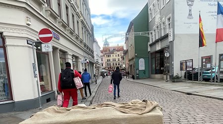 Blick in die Elbstraße von Meißen. Die Geschäfte dürfen an vier Sonntagen in diesem Jahr öffnen. Foto: Ulf Mallek