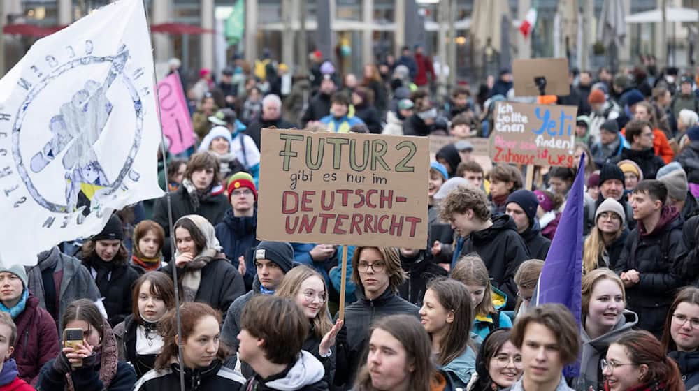 Die Klimaschutzbewegung Fridays For Future formiert sich in Dresden im Vorfeld der Bundestagswahl zum Protest.  / Foto: Sebastian Kahnert/dpa