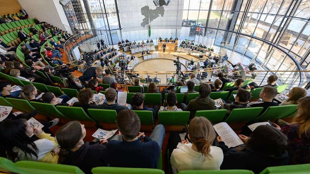 Der Sächsische Landtag will am Donnerstag unter anderem über die Energiewende in Sachsen debattieren.  / Foto: Robert Michael/dpa