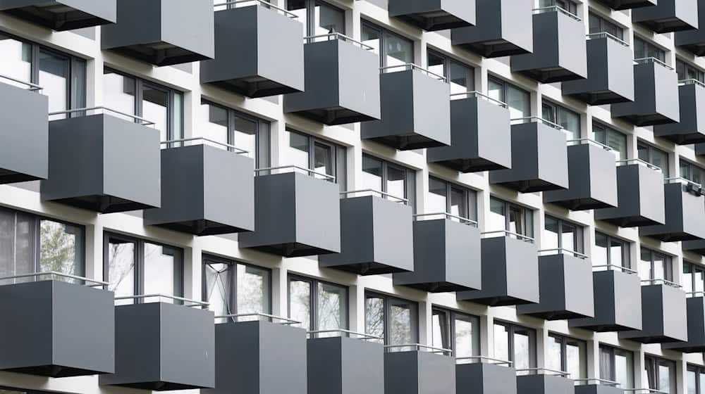 Alle Fraktionen im Landtag sehen Handlungsbedarf beim Wohnungsbau. (Archivbild) / Foto: Sebastian Kahnert/dpa