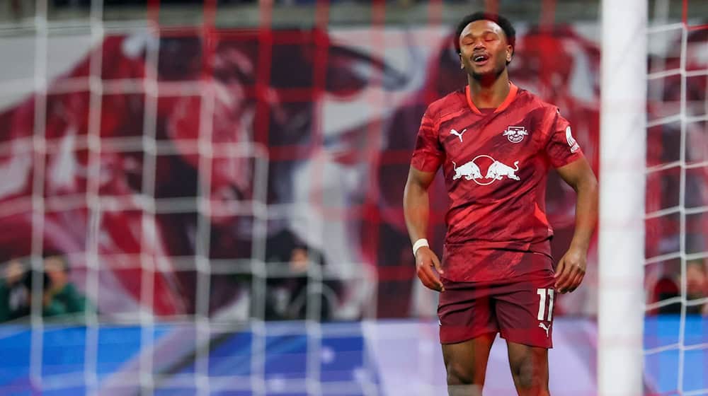  Leipzig player Loïs Openda was subjected to racist abuse on the networks. Now the club has reacted. / Photo: Jan Woitas/dpa