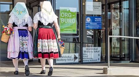 Linke und FDP in Sachsen bieten die Kurzform ihrer Wahlprogramme auch in sorbischer Sprache an (Archivbild). / Foto: Frank Hammerschmidt/dpa