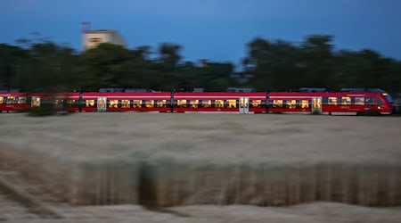 Při elektrifikaciji železniskich čarow chromi Sakska (symbolowy wobraz) / Foto: Jan Woitas/dpa