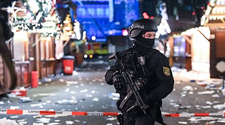 Der Täter war mit einem Auto über den Weihnachtsmarkt gerast. Sechs Menschen starben, Hunderte wurden verletzt. (Archivbild) / Foto: Heiko Rebsch/dpa