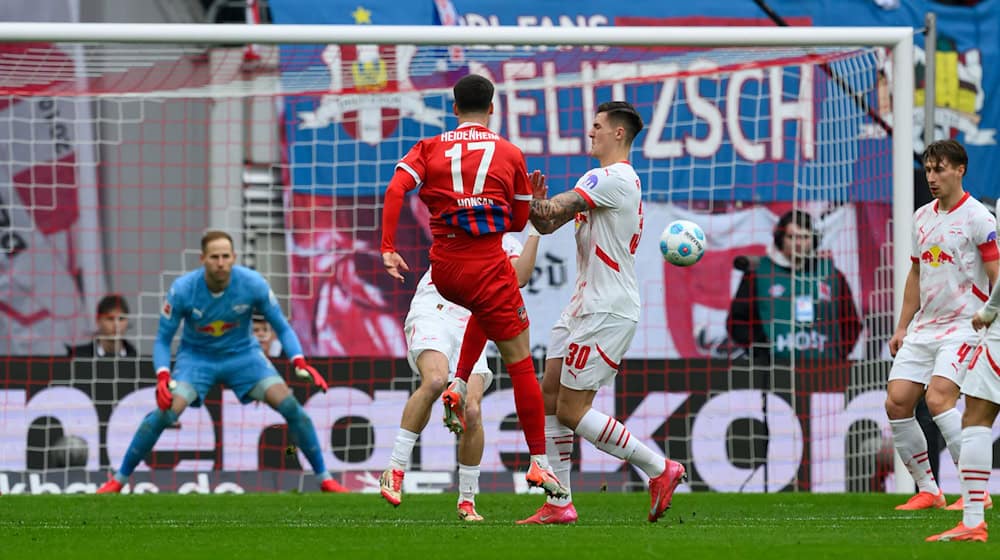 Heidenheim schafft mit der ersten Offensivaktion die Führung gegen RB Leipzig. / Foto: Hendrik Schmidt/dpa