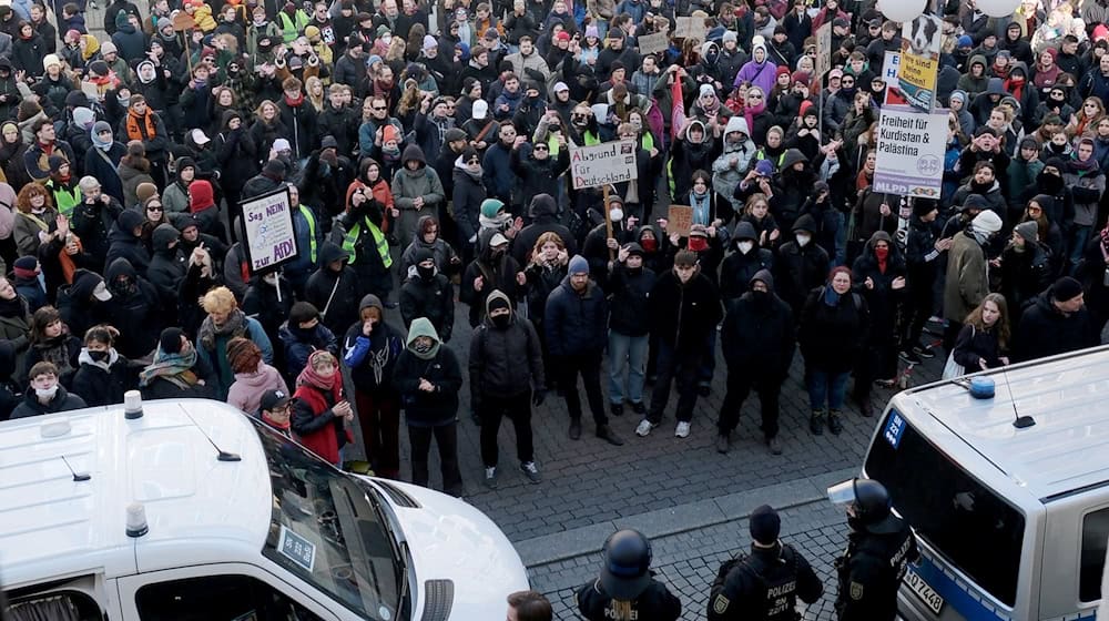 Vielfacher Protest gegen AfD-Wahlkampfveranstaltung in Leipzig / Foto: Sebastian Willnow/dpa