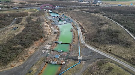 Am gesperrten Störmthaler Kanal im Leipziger Neuseenland stehen neue Bauarbeiten an.  / Foto: Jan Woitas/dpa