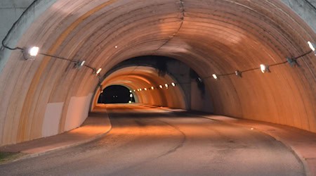 Symbolbild Autotunnel / pixabay bilox