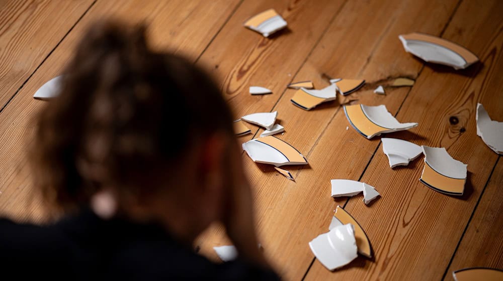 Saxony has approved the Violence Assistance Act in the Bundesrat. (Photo illustration) / Photo: Fabian Sommer/dpa