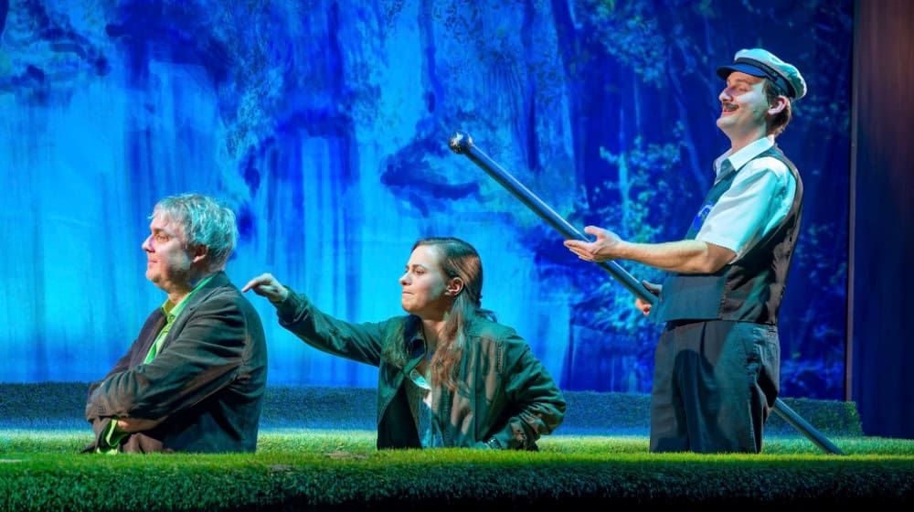 Torsten Schlosser, Julia Klingner und Jurij Schiemann in "Smjerć po štučkach“ / Fotograf: Matthias Bulang