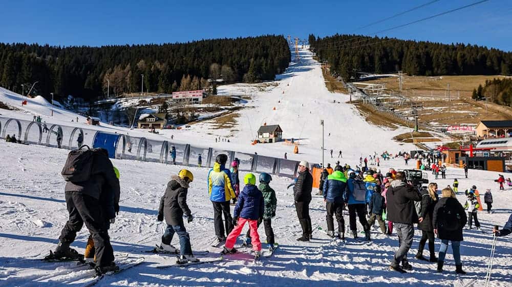 Am Fichtelberg sind die Skipisten geöffnet. / Foto: Jan Woitas/dpa