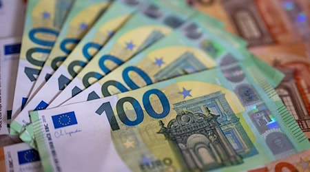 15,000 euros in cash can be handed over to the owner thanks to an honest finder. (Symbolic image) / Photo: Monika Skolimowska/dpa