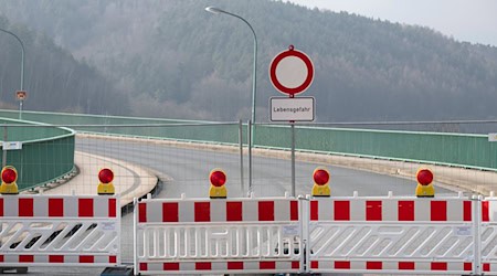 After a lengthy examination, it has been decided what the new temporary bridge should look like. / Photo: Sebastian Kahnert/dpa