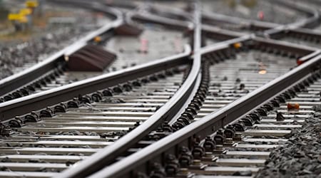 Railroad line in Saxony still closed / Photo: Hendrik Schmidt/dpa